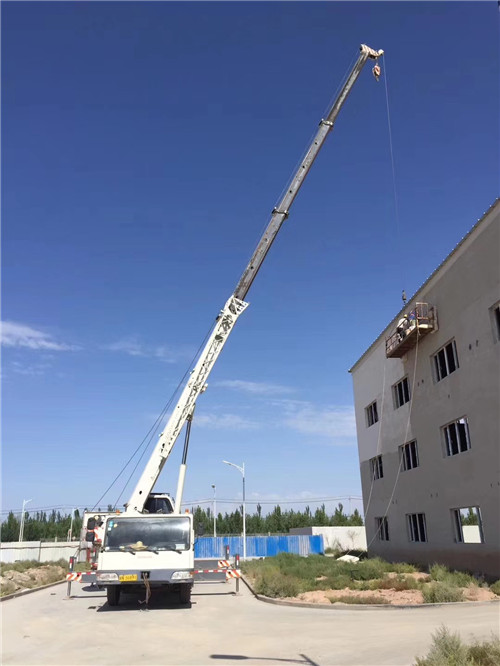 巴马县“轻装强干”—— 吊车的 “轻量化臂架” 技术